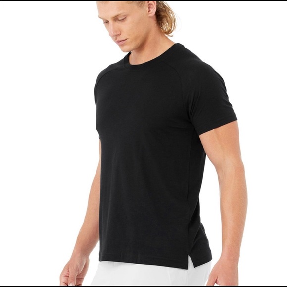 ALO Yoga | Shirts | 2nd Restock Alo Yoga Mens Triumph Crewneck Tee S ...